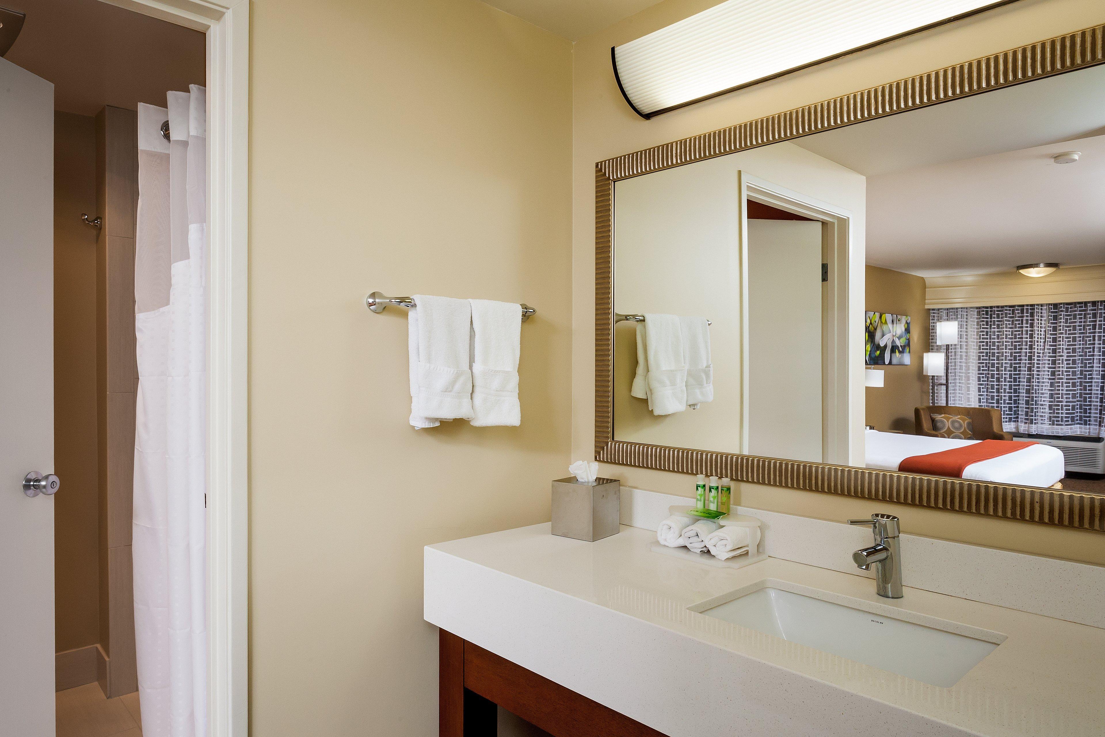 Holiday Inn Express Simi Valley By Ihg Exterior photo