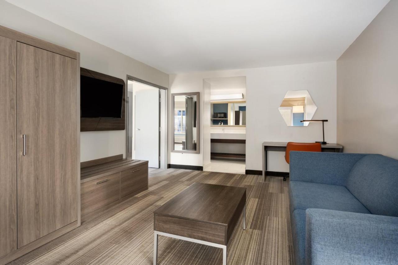 Holiday Inn Express Simi Valley By Ihg Exterior photo
