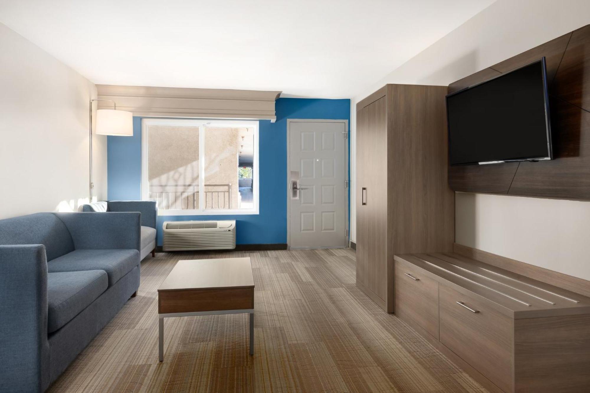 Holiday Inn Express Simi Valley By Ihg Exterior photo