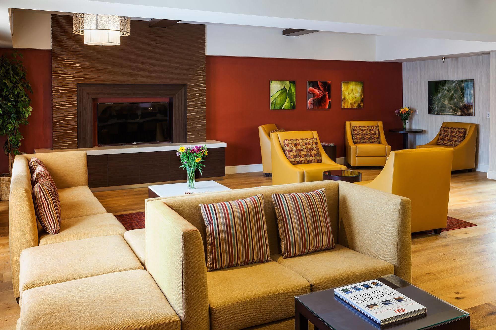 Holiday Inn Express Simi Valley By Ihg Exterior photo