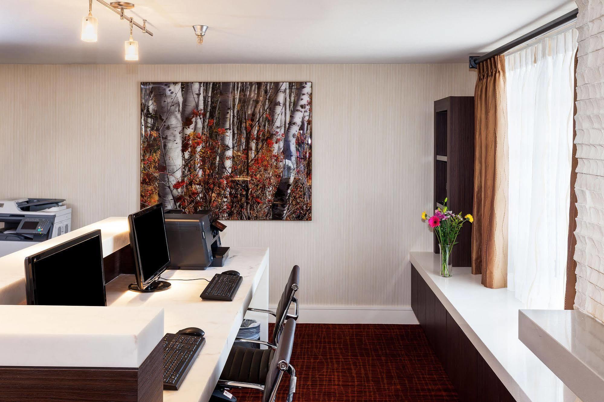 Holiday Inn Express Simi Valley By Ihg Exterior photo
