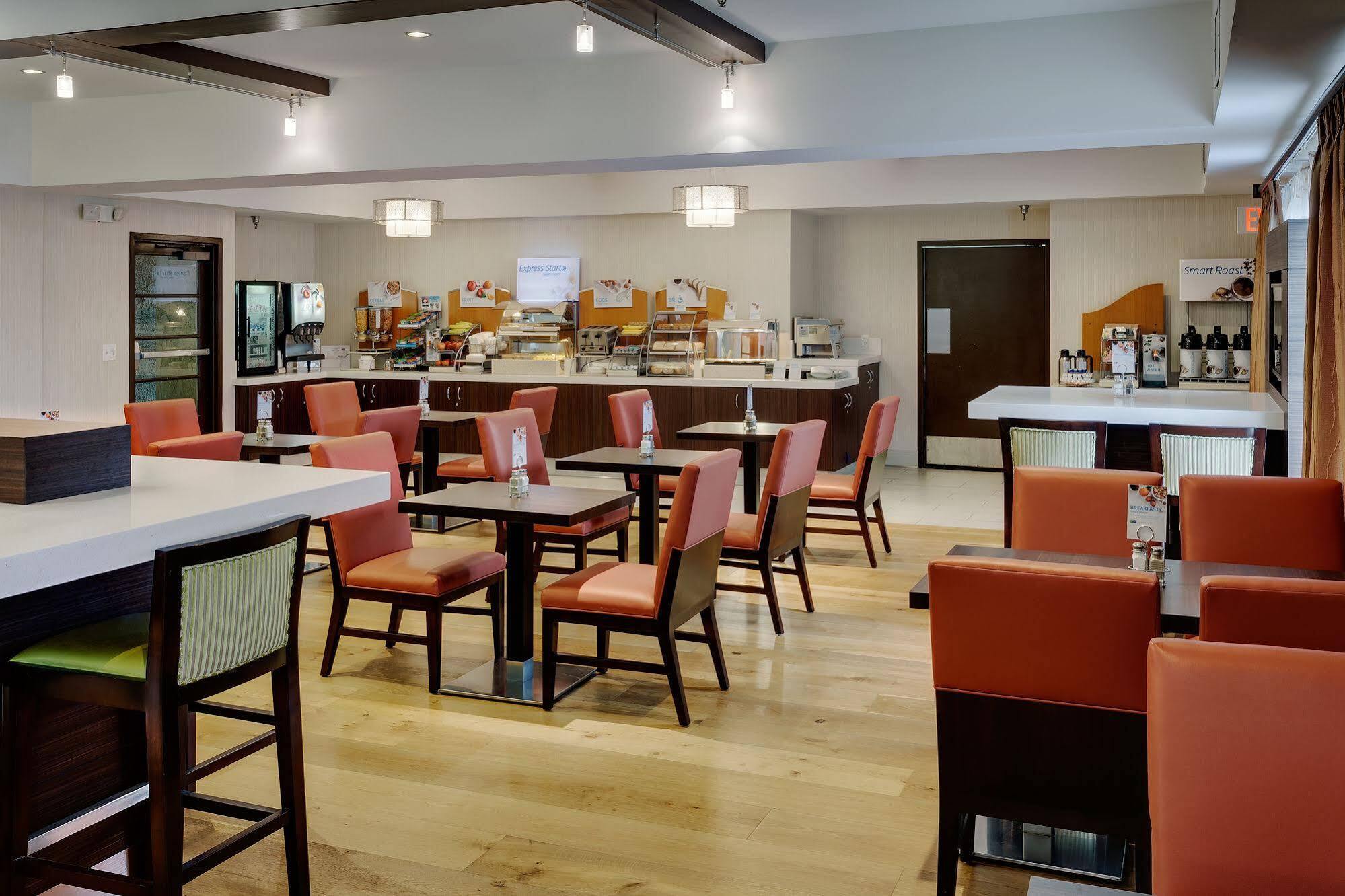 Holiday Inn Express Simi Valley By Ihg Exterior photo