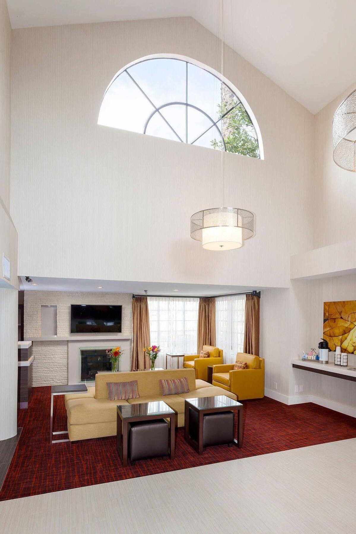 Holiday Inn Express Simi Valley By Ihg Exterior photo